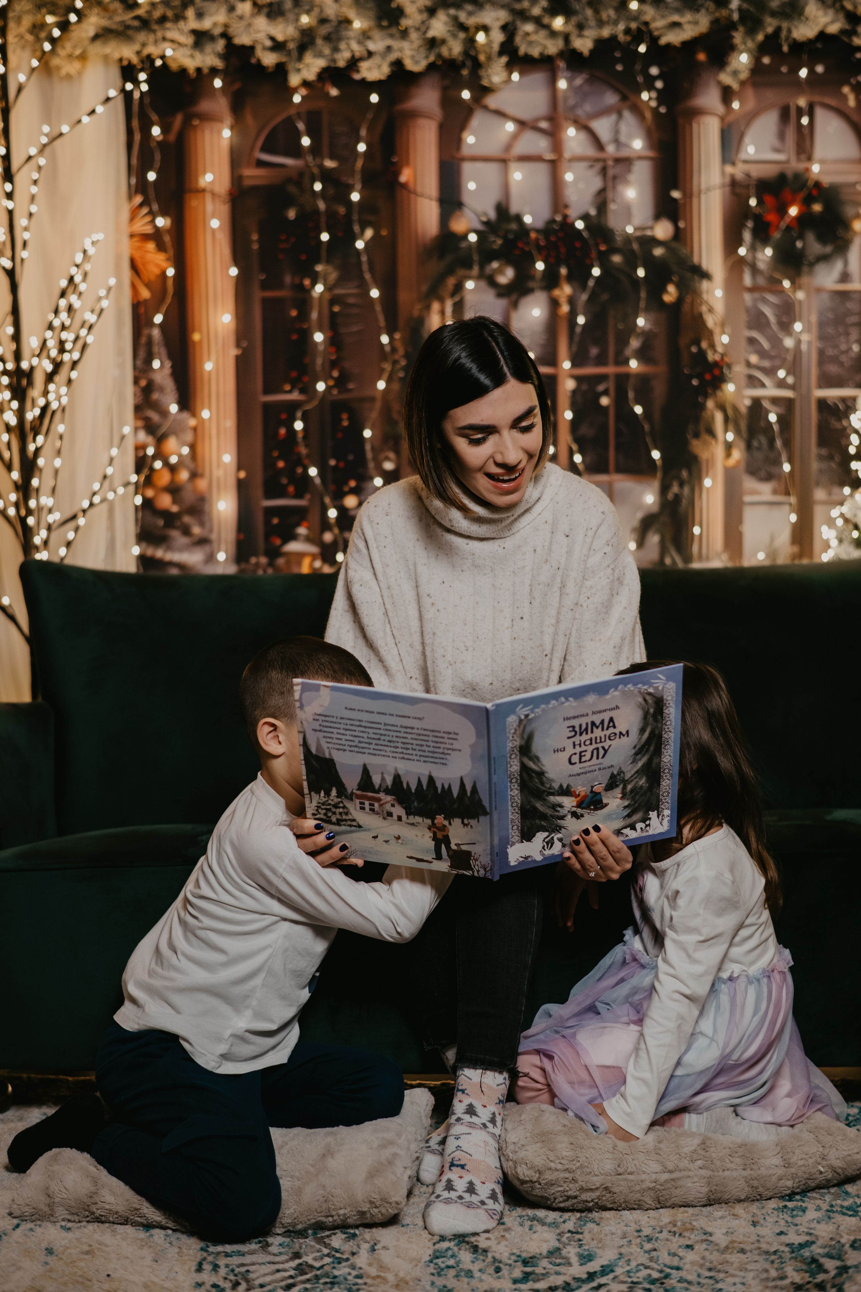 Autorka čita knjigu deci